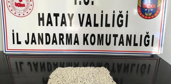 Hatay’da motosikletten atılan poşetten uyuşturucu hap çıktı