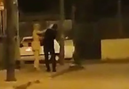 Hatay’da bir kadın sokak ortasında erkeğe şiddet uyguladı