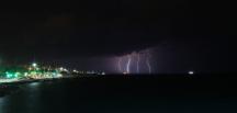 İskenderun Körfezi’nde şimşekler görsel bir şölen oluşturdu