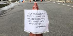 Hatay’da Samandağ-Arsuz yolu trafiğe kapatıldı