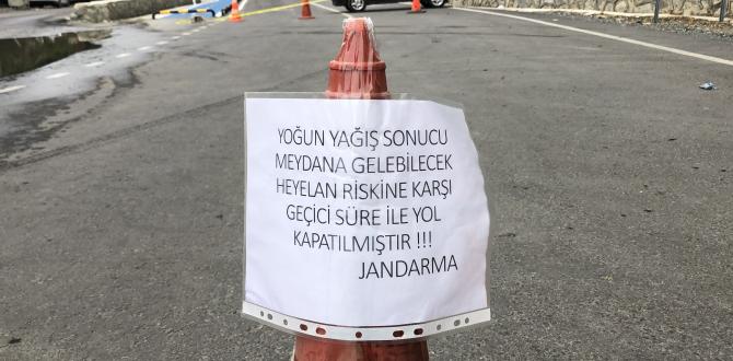 Hatay’da Samandağ-Arsuz yolu trafiğe kapatıldı