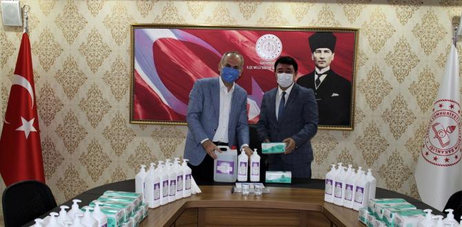 İskenderun’da okullara hijyen malzemeleri dağıtıldı