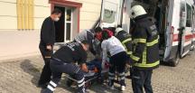 Çatıdan düşen işçiyi itfaiye kurtardı