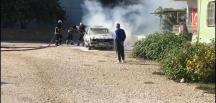 Park halindeki otomobil alev alev yandı