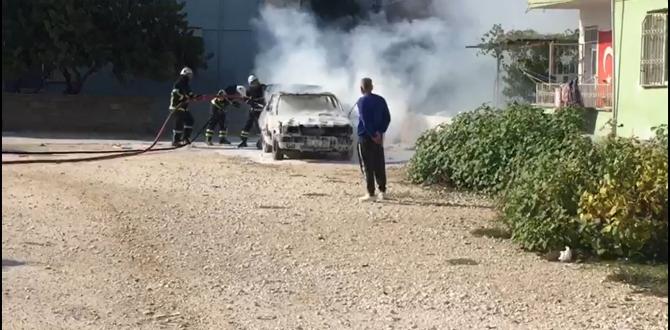 Park halindeki otomobil alev alev yandı