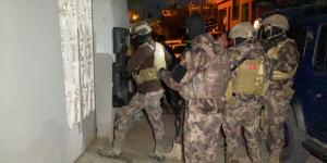 Aranan şahıslara şafak operasyonu