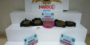 Uyuşturucuyu poşetle attılar, jandarmaya yakalandılar