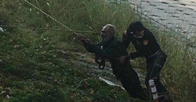 Asi Nehri’ne düşen alkollü adamı itfaiye kurtardı