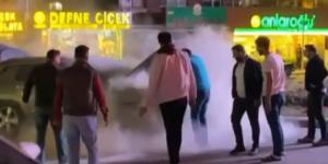 Hatay’da lüks otomobil alev aldı