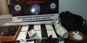 Evine uyuşturucu serası kurmuş