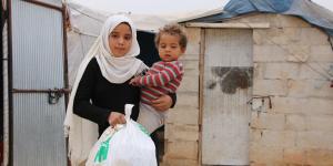 Afrin’de bin yetime çocuk gıda paketi