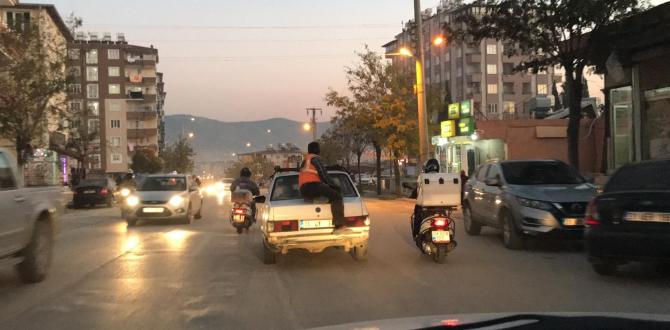 Önce otomobili itti, sonra bagajına oturarak yolculuk yaptı