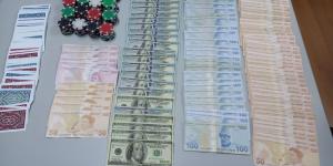 Evlerini kumarhaneye çevirdiler