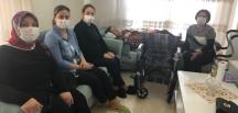 BAŞKAN YILMAZ’IN TALİMATLARI İLE HASTA VATANDAŞA TEKERLEKLİ SANDALYESİ TESLİM EDİLDİ