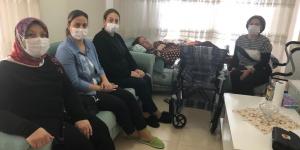 BAŞKAN YILMAZ’IN TALİMATLARI İLE HASTA VATANDAŞA TEKERLEKLİ SANDALYESİ TESLİM EDİLDİ