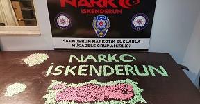 Uyuşturucu haplar duvarın içinden çıktı