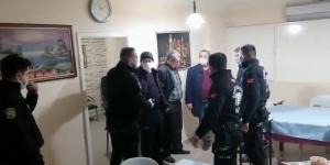 Kumar operasyonunda masanın altına gizlendi