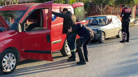 Hatay’da yılbaşı öncesi 750 polisin katılımı ile huzur ve güven denetimleri yapıldı