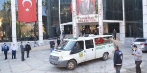 İSMAİL TURAN BELEDİYE BİNASI ÖNÜNDE DZÜENLENEN CENAZE TÖRENİYLE EBEDİYETE UĞURLANDI