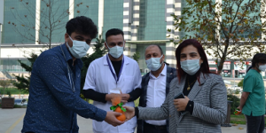 “AK PARTİ HATAY İL KADIN KOLLARI BAŞKANLIĞI’NDAN” farkındalık;  Sağlık Çalışanlarımızın her zaman yanındayız!