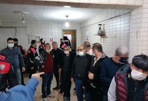 Hatay’da kıraathanede kumar oynayan 11 kişi suçüstü yakalandı