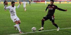 Ömer Erdoğan: “Hiçbir şey ortada yokken ceza sahasında yatan oyuncuya tekme atmak tabi işi zorlaştırdı“