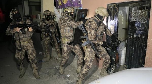 Bursa’da eş zamanlı operasyonla 16 FETÖ’cü kadın yakalandı