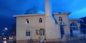 Minareye düşen yıldırım, camide hasar oluşturdu