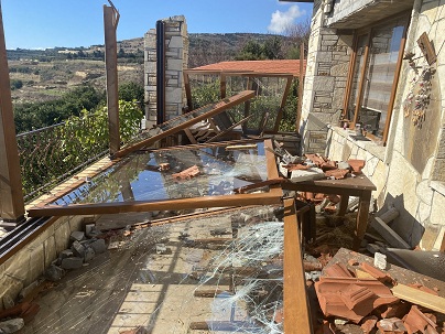 Hortum restoranın çatısını yerle bir etti