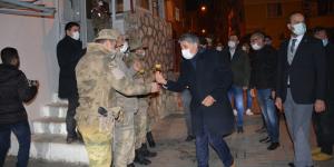 BAŞKAN YAVUZ YILBAŞI GECESİ GÜVENLİK GÜÇLERİ VE SAĞLIK ÇALIŞANLARINI YALNIZ BIRAKMADI