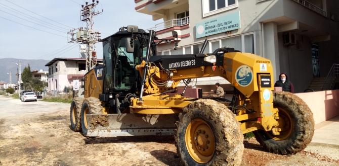 ANTAKYA BELEDİYESİ YOLLARI YENİLEMEYE DEVAM EDİYOR