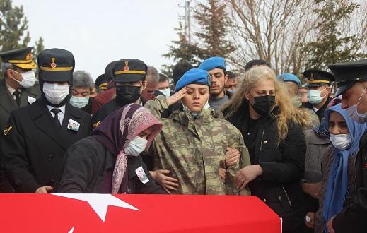 İdlib şehidine gözü yaşlı veda