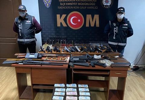 Evini silah üretim imalathanesine çevirmiş