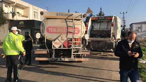 Yakıt tankeri çöp kamyonuna çarptı, temizlik işçisi hayatını kaybetti