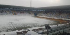 Hatayspor maçı öncesi saha zemininde yoğun çalışma