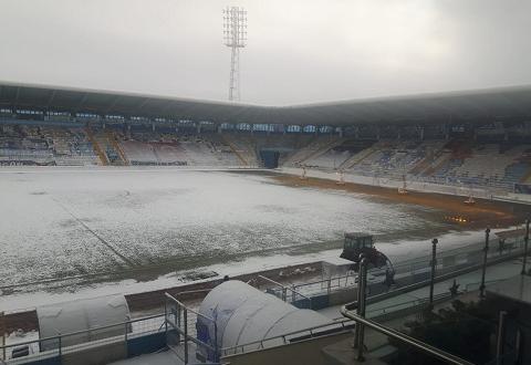 Hatayspor maçı öncesi saha zemininde yoğun çalışma