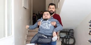 Tek isteği ayakları üzerinde durmak
