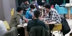 Kapalı kahvehanede oyun oynayıp sigara nargile içerken yakalandılar