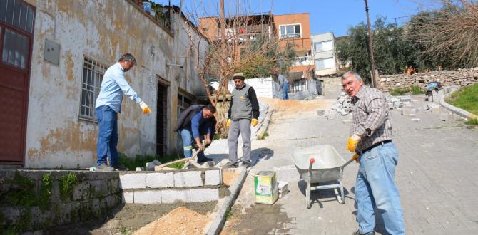 BAŞKAN YAVUZ YOL VE KALDIRIM YAPIM ÇALIŞMALARINA DEVAM EDİYOR
