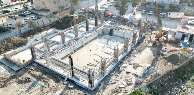 ANTAKYA YARI OLİMPİK YÜZME HAVUZU’NUN DİREKLERİ YÜKSELİYOR