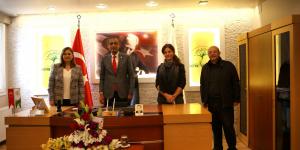ADI PARKA VERİLEN DR.ADNAN EZELASOY’UN EŞİNDEN BAŞKAN GÜZEL’E TEŞEKKÜR ZİYARETİ