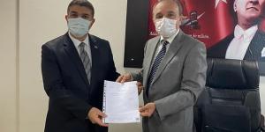 Başkan Yeşildal mazbatasını aldı