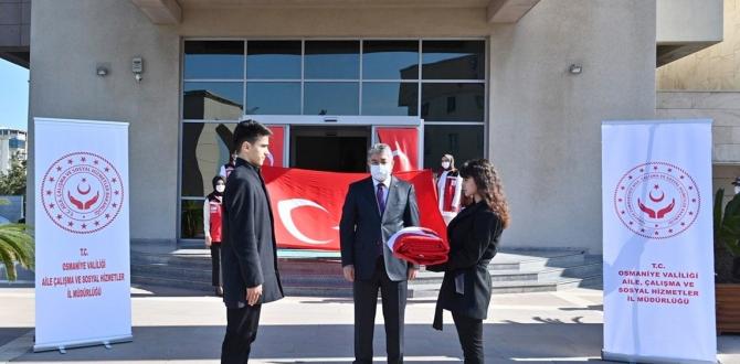 Hatay’dan getirilen Türk bayrağı Osmaniye’de teslim alındı