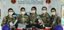 Kadın astsubaylardan kadınlara jest