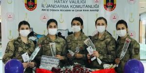 Kadın astsubaylardan kadınlara jest