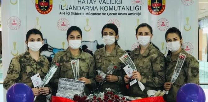 Kadın astsubaylardan kadınlara jest