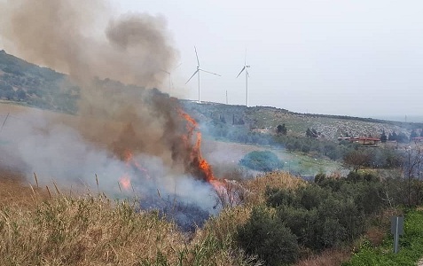 Belen’de otluk ve çalılık yangını