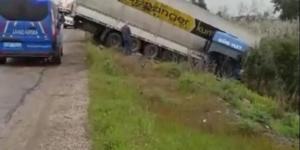 Hatay’da tır devrildi: 1 yaralı