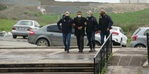 Hatay’da teröristlere evini açan CHP Kırıkhan ilçesi örgütüne kayıtlı olduğu ortaya çıkan Mehmet K. adlı zanlı adliyeye sevk edildi