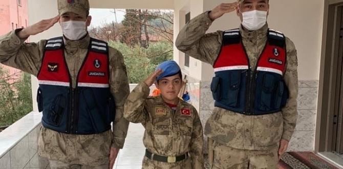 Jandarma’dan down sendromlu çocuğa üniformalı sürpriz